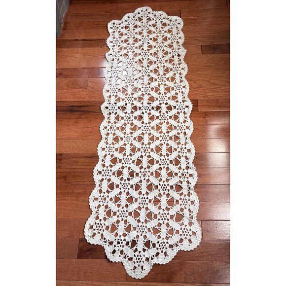 Hand-Crocheted Ivory Runner Rectangular Lace Floral Design 46"x14" Intricate Pat - Picture 5 of 10